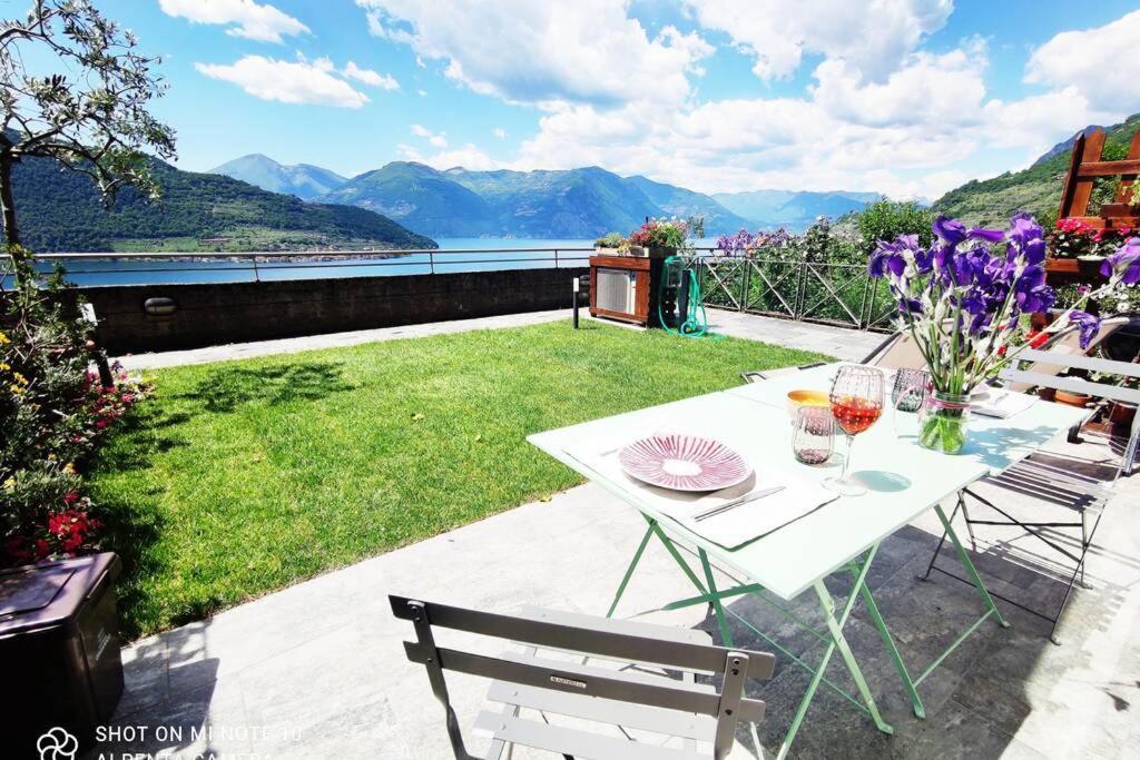 Gioiello Sul Lago D'Iseo Sale Marasino Exterior foto
